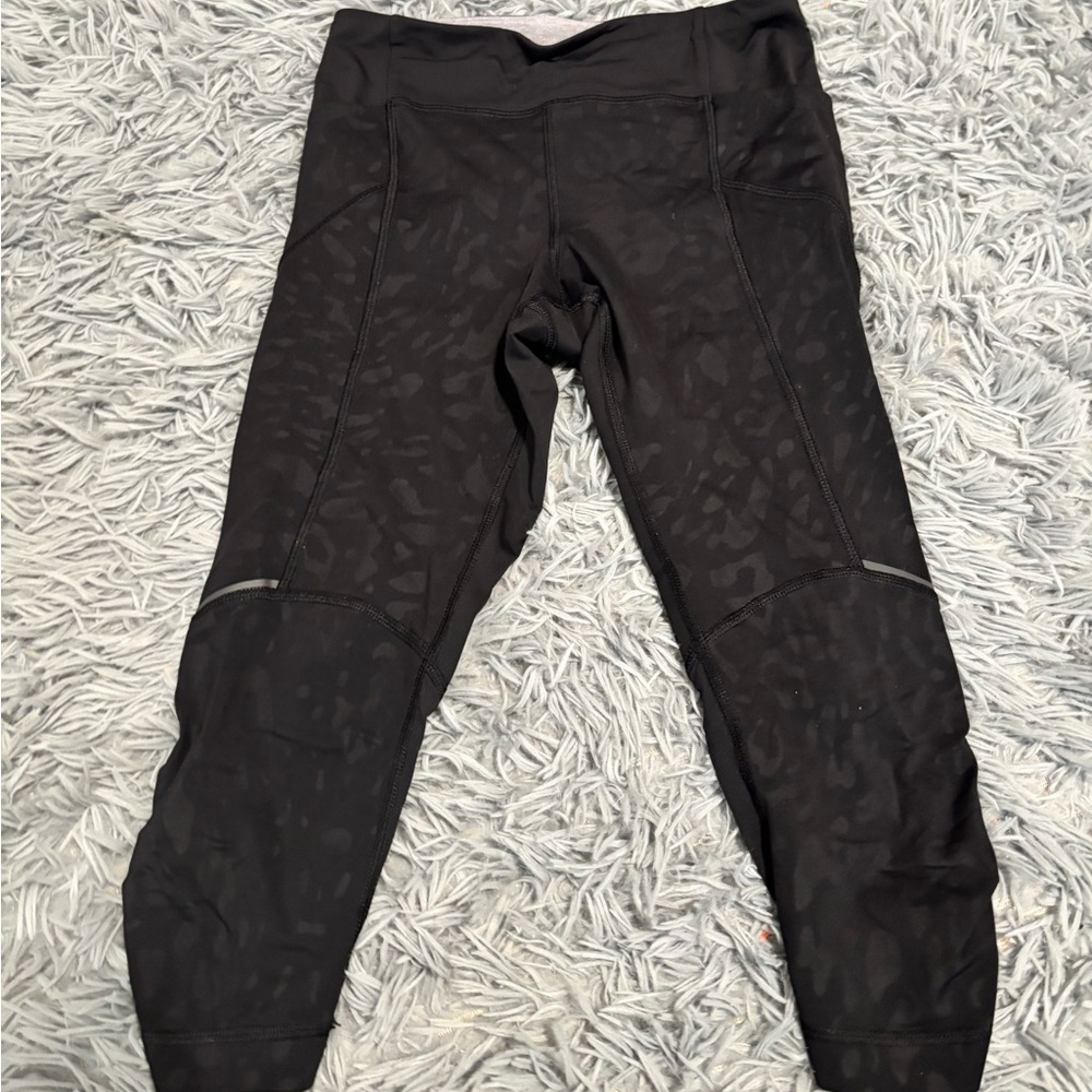 Black Patterned Capri Leggings